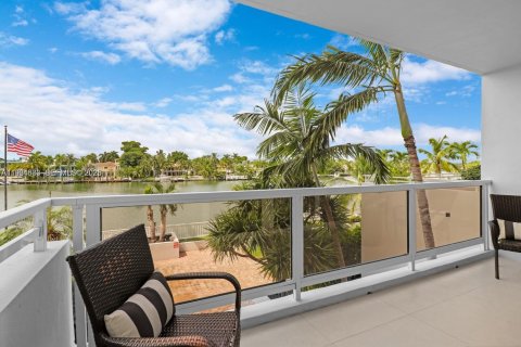 Купить кондоминиум в Майами-Бич, Флорида 1 спальня, 83.61м2, № 1984717 - фото 1