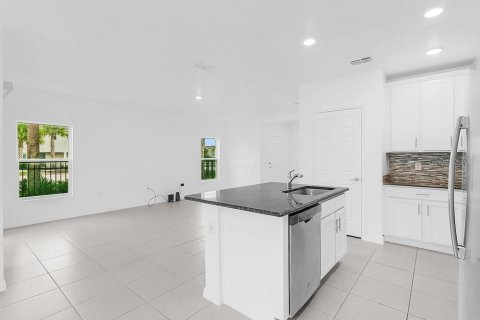 Adosado en alquiler en Kissimmee, Florida, 4 dormitorios, 179.39 m2 № 2273151 - foto 8