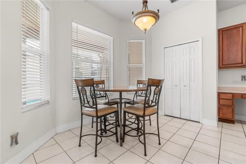 Casa en venta en Orlando, Florida, 4 dormitorios, 215.44 m2 № 1852859 - foto 11