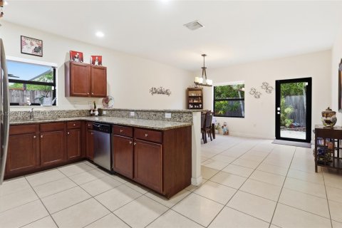 Villa ou maison à vendre à Miami, Floride: 3 chambres, 177.07 m2 № 2185179 - photo 9