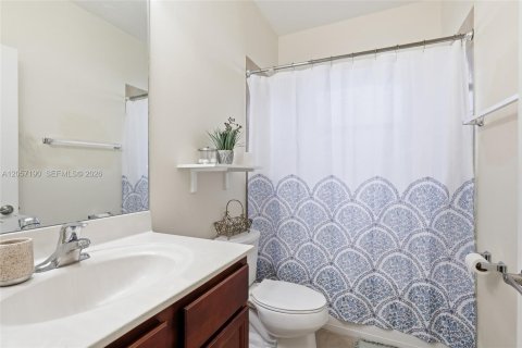 Villa ou maison à vendre à Miami, Floride: 3 chambres, 177.07 m2 № 2185179 - photo 17