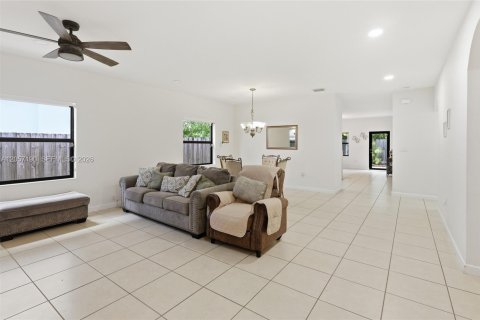 Villa ou maison à vendre à Miami, Floride: 3 chambres, 177.07 m2 № 2185179 - photo 4