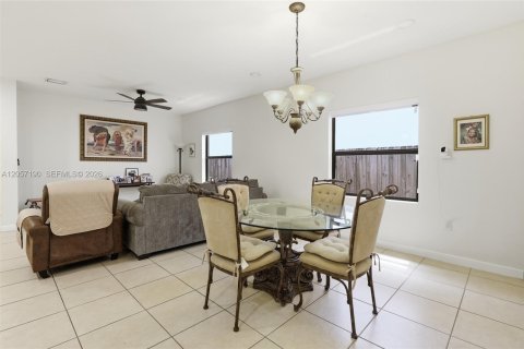 Villa ou maison à vendre à Miami, Floride: 3 chambres, 177.07 m2 № 2185179 - photo 7
