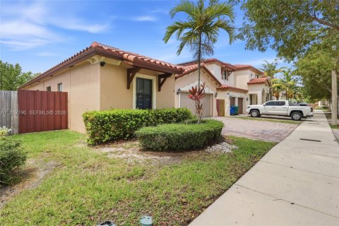 Villa ou maison à vendre à Miami, Floride: 3 chambres, 177.07 m2 № 2185179 - photo 3