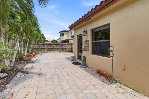 Villa ou maison à vendre à Miami, Floride: 3 chambres, 177.07 m2 № 2185179 - photo 24
