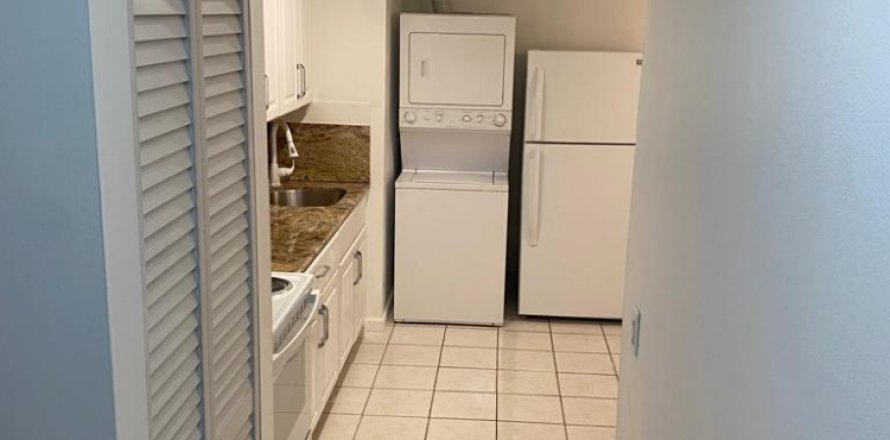 Коммерческая недвижимость в Маргит, Флорида 2 спальни, 100.06м2 № 1223226