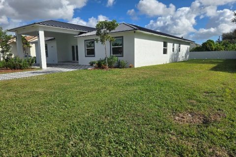 Casa en venta en Miami-Dade, Florida, 4 dormitorios № 1976911 - foto 2