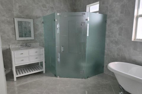 Купить виллу или дом в Майами-Дейд, Флорида 4 спальни, № 1976911 - фото 12