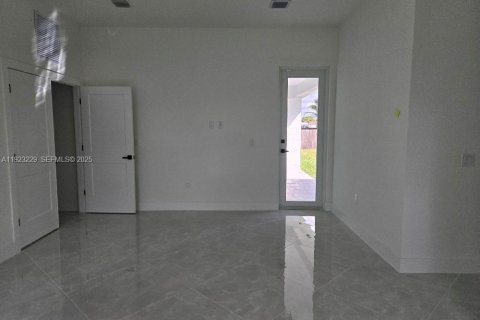 Casa en venta en Miami-Dade, Florida, 4 dormitorios № 1976911 - foto 6