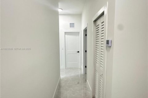 Купить виллу или дом в Майами-Дейд, Флорида 4 спальни, № 1976911 - фото 14