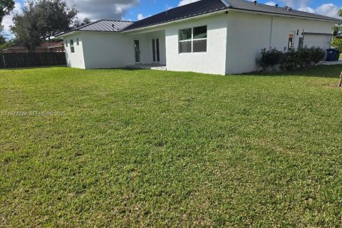 Casa en venta en Miami-Dade, Florida, 4 dormitorios № 1976911 - foto 4