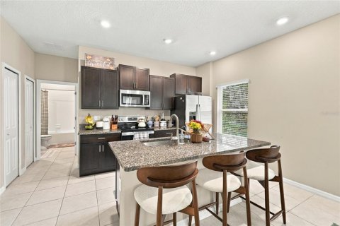 Touwnhouse à louer à Tampa, Floride: 3 chambres, 188.59 m2 № 2427462 - photo 16