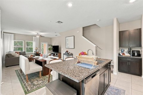 Touwnhouse à louer à Tampa, Floride: 3 chambres, 188.59 m2 № 2427462 - photo 18