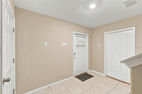 Touwnhouse à louer à Tampa, Floride: 3 chambres, 188.59 m2 № 2427462 - photo 7