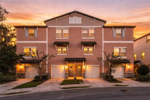 Touwnhouse à PALM RIVER TOWNHOMES à Tampa, Floride 3 chambres, 188.59 m2 № 2427462