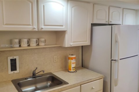 Condominio en venta en Hollywood, Florida, 1 dormitorio, 81.2 m2 № 1985744 - foto 11