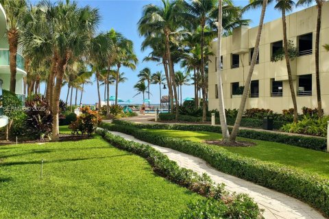 Condominio en venta en Hollywood, Florida, 1 dormitorio, 81.2 m2 № 1985744 - foto 16