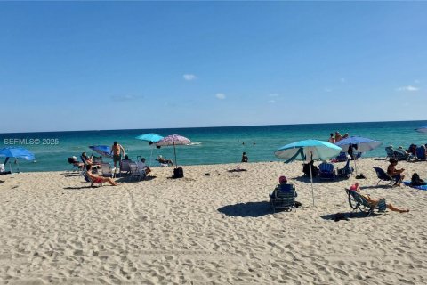 Condominio en venta en Hollywood, Florida, 1 dormitorio, 81.2 m2 № 1985744 - foto 21