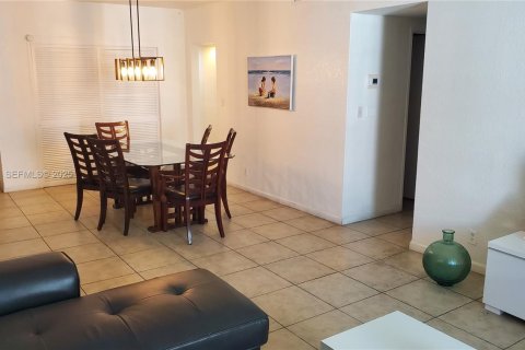 Condominio en venta en Hollywood, Florida, 1 dormitorio, 81.2 m2 № 1985744 - foto 6