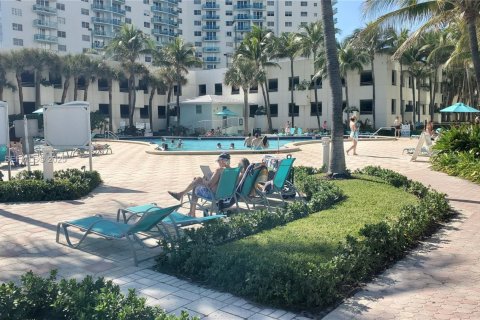 Condominio en venta en Hollywood, Florida, 1 dormitorio, 81.2 m2 № 1985744 - foto 18