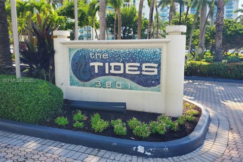 Condominio en venta en Hollywood, Florida, 1 dormitorio, 81.2 m2 № 1985744 - foto 1