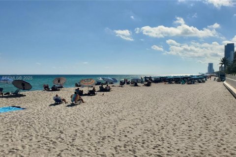 Condominio en venta en Hollywood, Florida, 1 dormitorio, 81.2 m2 № 1985744 - foto 20