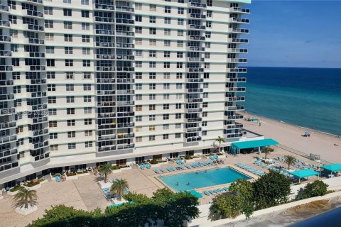 Condominio en venta en Hollywood, Florida, 1 dormitorio, 81.2 m2 № 1985744 - foto 13