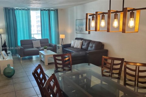 Condominio en venta en Hollywood, Florida, 1 dormitorio, 81.2 m2 № 1985744 - foto 7
