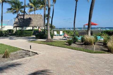 Condominio en venta en Hollywood, Florida, 1 dormitorio, 81.2 m2 № 1985744 - foto 17