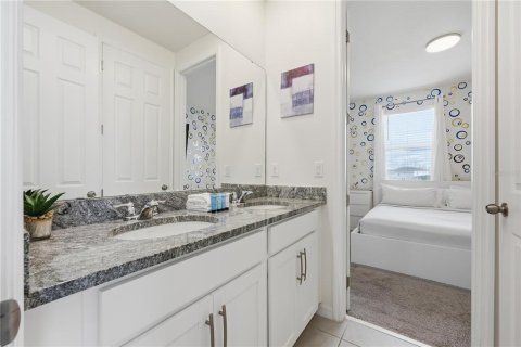 Casa en venta en Kissimmee, Florida, 9 dormitorios, 405.33 m2 № 2386106 - foto 24