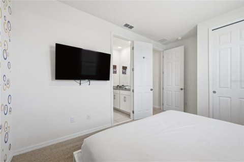 Casa en venta en Kissimmee, Florida, 9 dormitorios, 405.33 m2 № 2386106 - foto 22