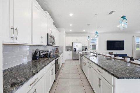 Casa en venta en Kissimmee, Florida, 9 dormitorios, 405.33 m2 № 2386106 - foto 12