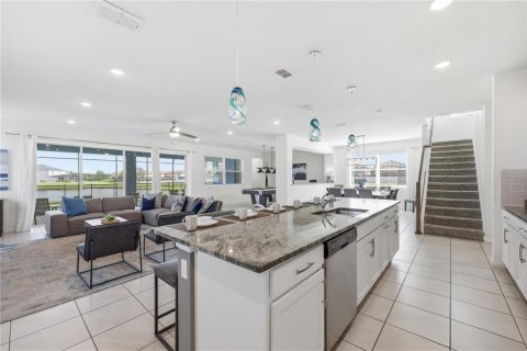 Casa en venta en Kissimmee, Florida, 9 dormitorios, 405.33 m2 № 2386106 - foto 11