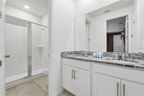 Casa en venta en Kissimmee, Florida, 9 dormitorios, 405.33 m2 № 2386106 - foto 28