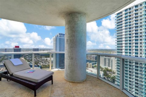 Condo in Hallandale Beach, Florida, 2 bedrooms  № 1704040 - photo 20