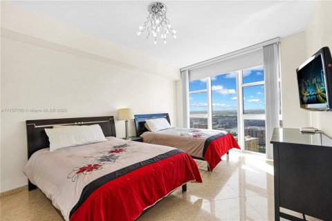 Condo in Hallandale Beach, Florida, 2 bedrooms  № 1704040 - photo 16