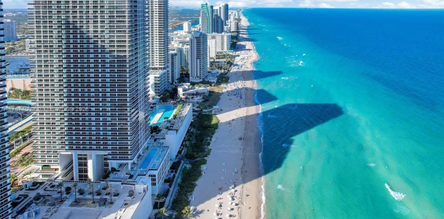 Condo in Hallandale Beach, Florida, 2 bedrooms  № 1704040