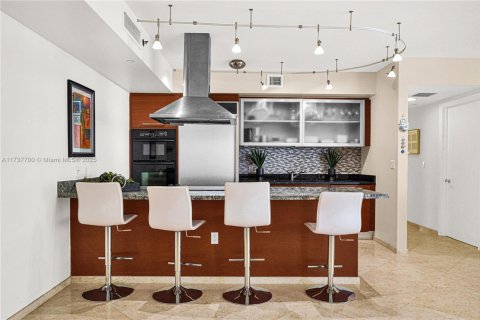 Condo in Hallandale Beach, Florida, 2 bedrooms  № 1704040 - photo 8