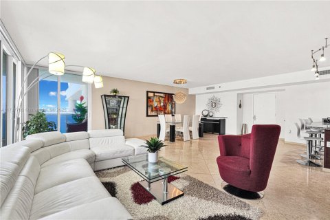 Condo in Hallandale Beach, Florida, 2 bedrooms  № 1704040 - photo 5