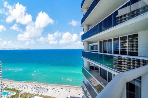 Condo in Hallandale Beach, Florida, 2 bedrooms  № 1704040 - photo 21