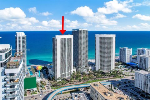 Condo in Hallandale Beach, Florida, 2 bedrooms  № 1704040 - photo 23