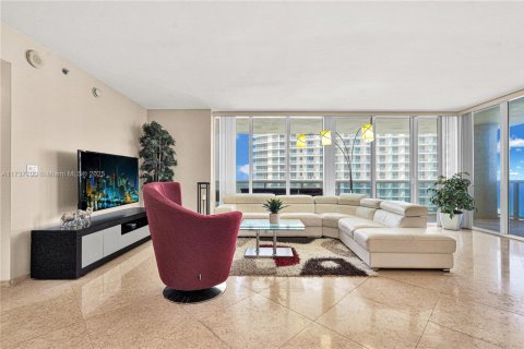 Condo in Hallandale Beach, Florida, 2 bedrooms  № 1704040 - photo 10