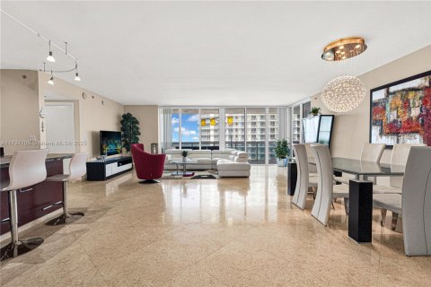 Condo in Hallandale Beach, Florida, 2 bedrooms  № 1704040 - photo 9