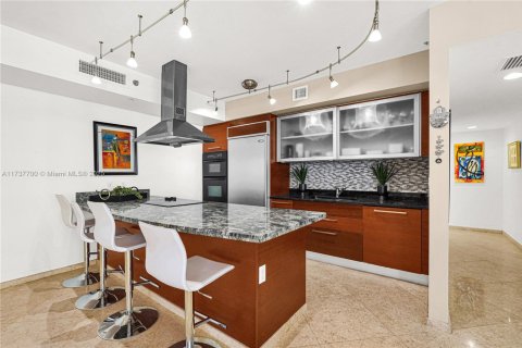 Condo in Hallandale Beach, Florida, 2 bedrooms  № 1704040 - photo 7