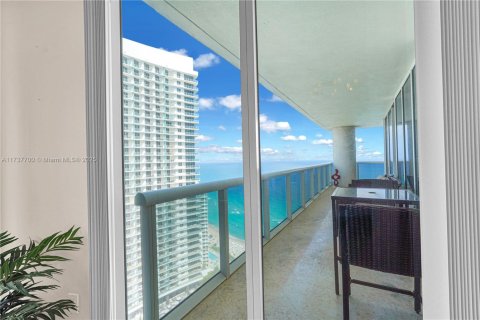 Condo in Hallandale Beach, Florida, 2 bedrooms  № 1704040 - photo 13