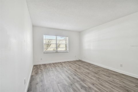 Condo in Seminole, Florida, 1 bedroom  № 1865943 - photo 17