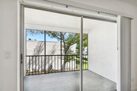 Condo in Seminole, Florida, 1 bedroom  № 1865943 - photo 13