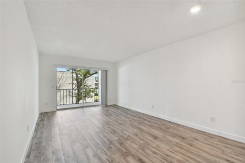 Condo in Seminole, Florida, 1 bedroom  № 1865943 - photo 12