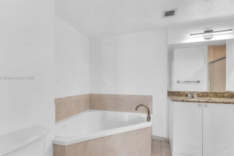 Copropriété à vendre à Hollywood, Floride: 2 chambres, 108.14 m2 № 1852055 - photo 10
