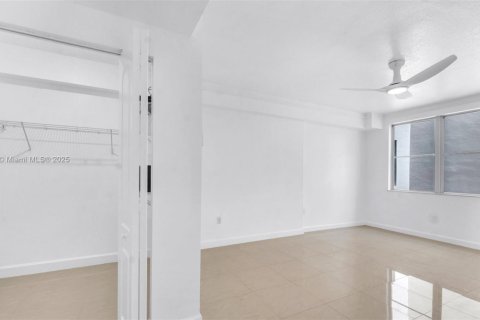 Copropriété à vendre à Hollywood, Floride: 2 chambres, 108.14 m2 № 1852055 - photo 6